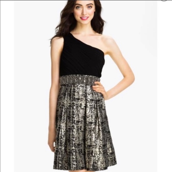 Eliza J Dresses & Skirts - 💛🖤 IT HAS POCKETS Black&Gold Dress 🖤💛